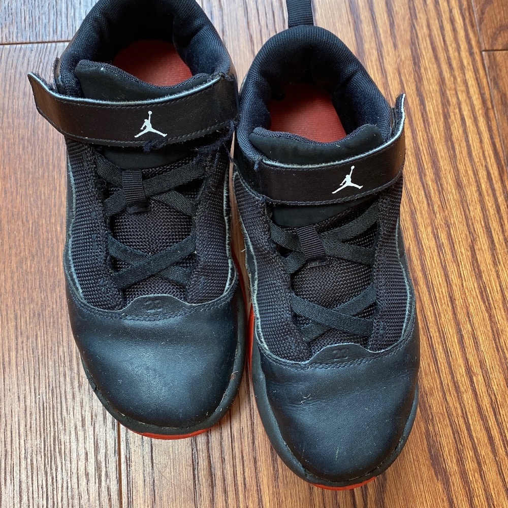 Share Nike Kids Jordan Max Aura 2 GS CN8094-060 Black White Chile Red Size US 3Y